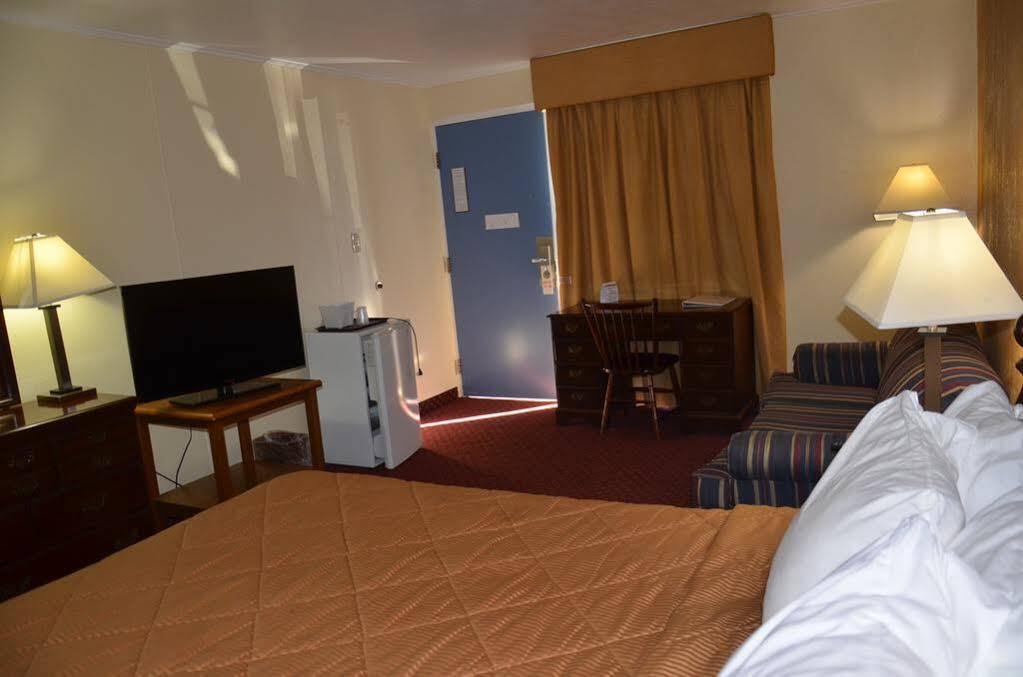 Red Carpet Inn & Suites Ebensburg Exterior photo